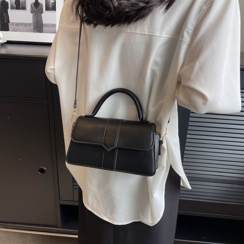 High-end niche design bag for women autumn and winter new single shoulder crossbody bag retro versatile portable small square bag
