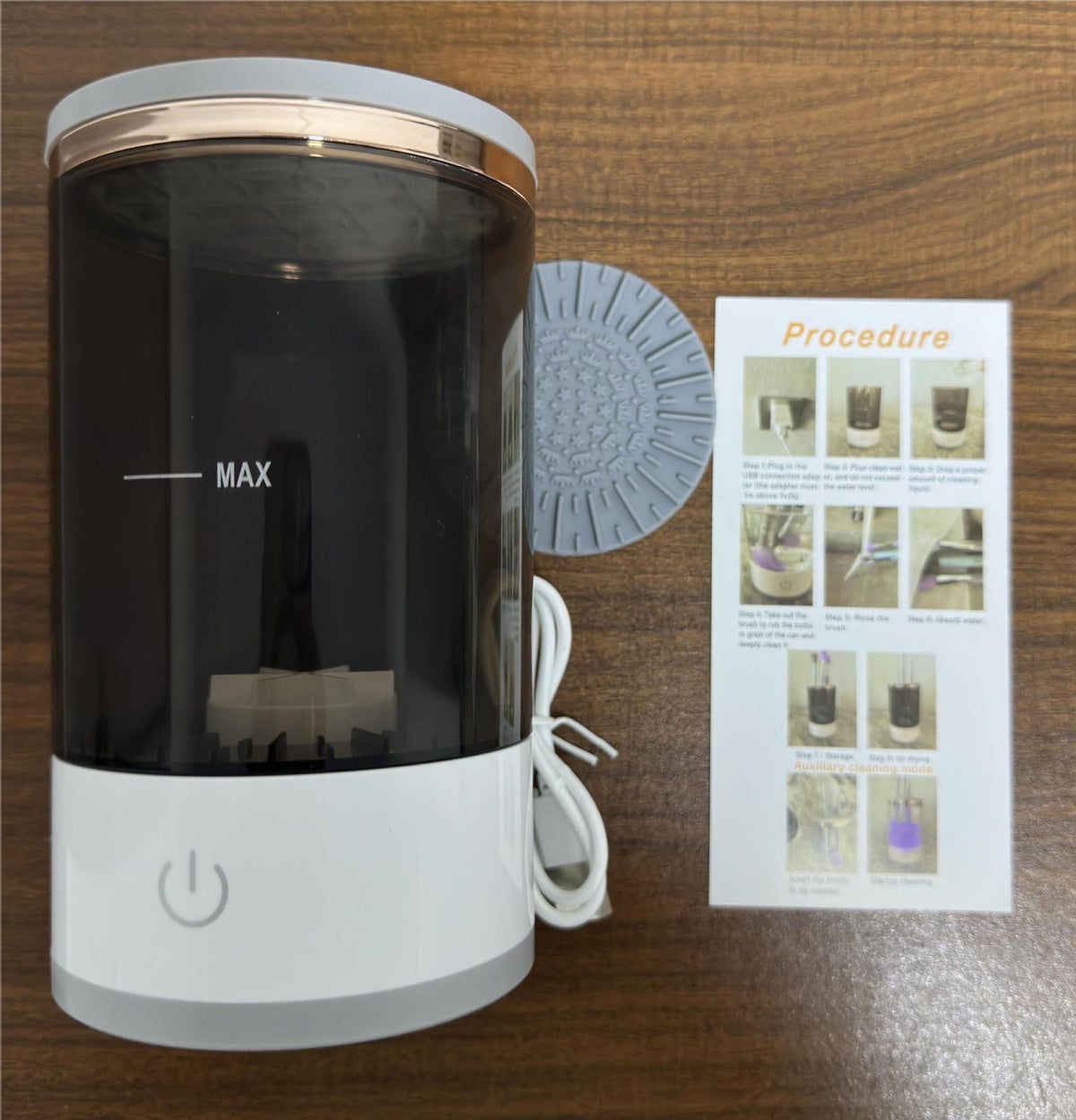 Automatic makeup brush cleaner