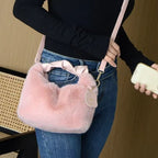 High-end plush tote bag for women, new autumn/winter style, fashionable and versatile, commuter shoulder bag/crossbody bag.