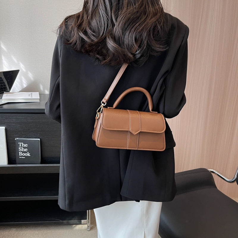 High-end niche design bag for women autumn and winter new single shoulder crossbody bag retro versatile portable small square bag